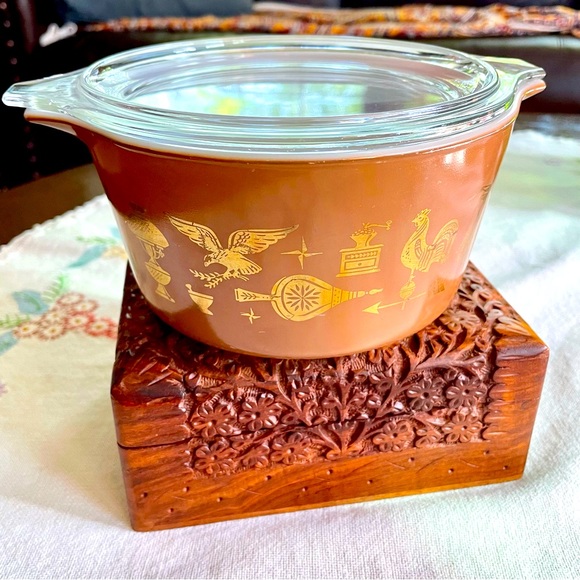 Vintage Pyrex Early American 473  1 Quart Casserole Dish w/ Cover. Brown w/ Gold - Picture 1 of 15